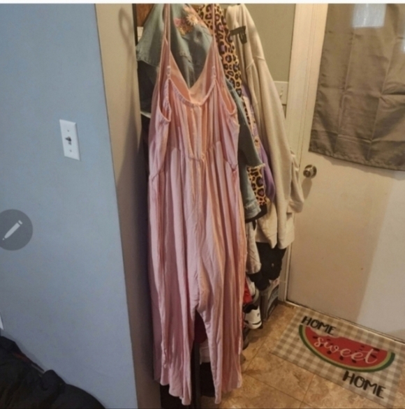 Boutique 2x pink jumpsuit With Open Legs - Picture 4 of 5